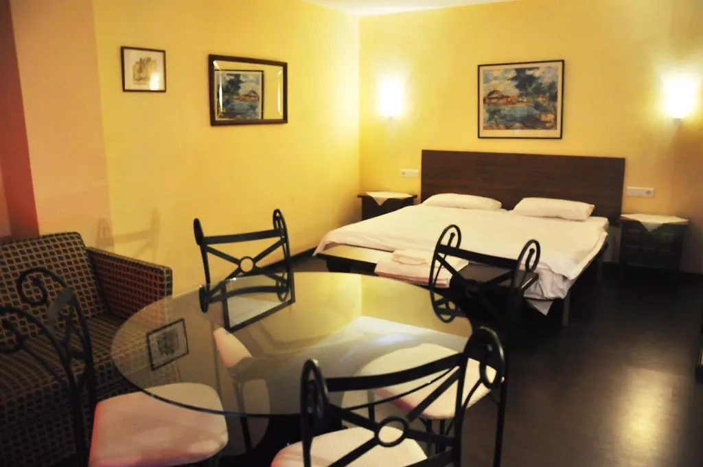 Hotel Restaurante La Mecedora San Luis de Sabinillas Guest house
