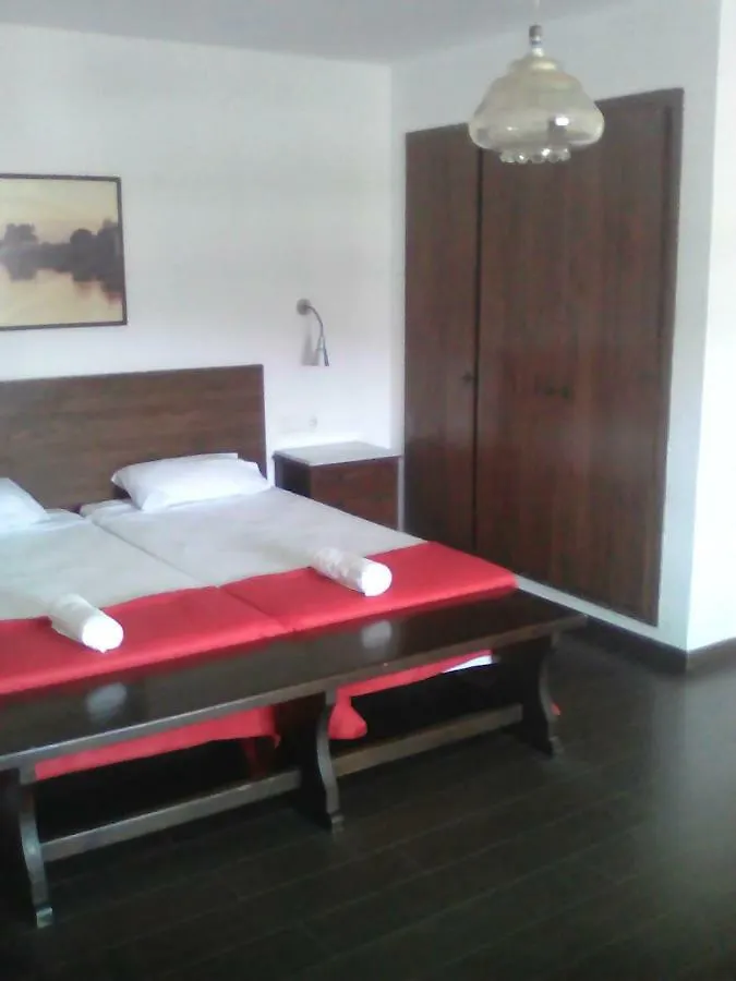 Πανσιόν Hotel Restaurante La Mecedora San Luis de Sabinillas